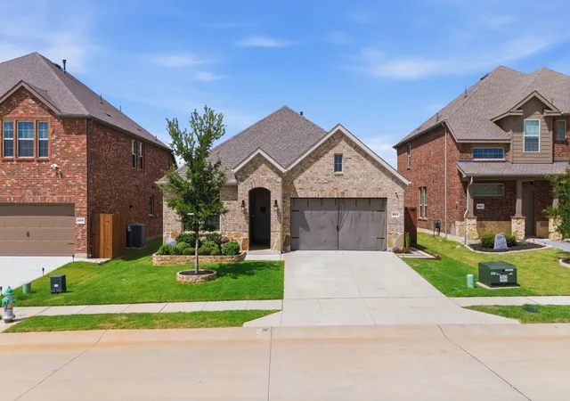 Photo 2 of Single family home for sale at 3223 Hunters Glen Dr, Aubrey, TX 76227 | MLS# 21318846 | Listing updated on 2026-08-22