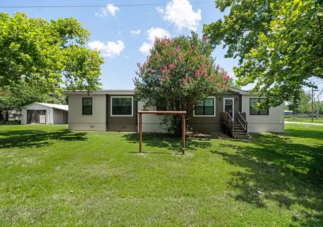 Photo 1 of Manufactured home for sale at 501 W 3rd St, Maypearl, TX 76064 | MLS# 21317126 | Listing updated on 2026-08-21