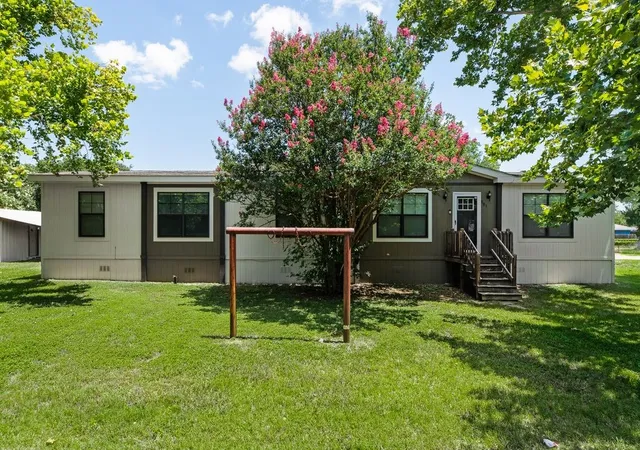 Photo 2 of Manufactured home for sale at 501 W 3rd St, Maypearl, TX 76064 | MLS# 21317126 | Listing updated on 2026-08-21