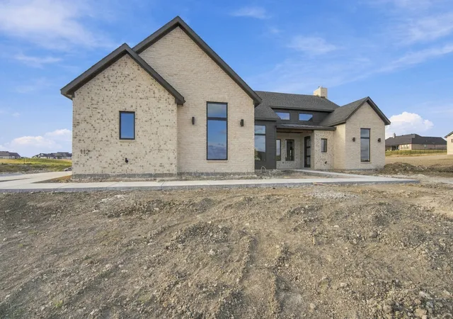 Photo 2 of Single family home for sale at 112 Aledo Heights Dr, Aledo, TX 76008 | MLS# 21321431 | Listing updated on 2026-10-06