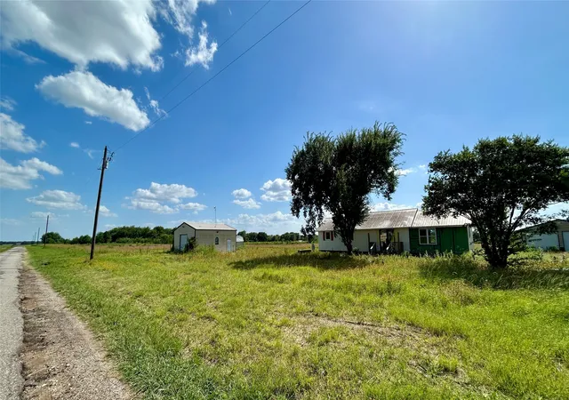 Photo 3 of Manufactured home for sale at 940 Rs County Road 1320, Emory, TX 75440 | MLS# 21319266 | Listing updated on 2026-08-22
