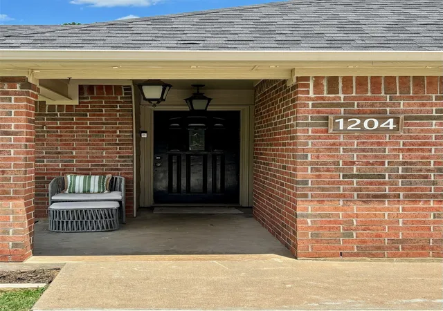 Homes for sale in Nocona, TX | 1204 Cooke St, Nocona, TX 76255 | MLS# 21316291
