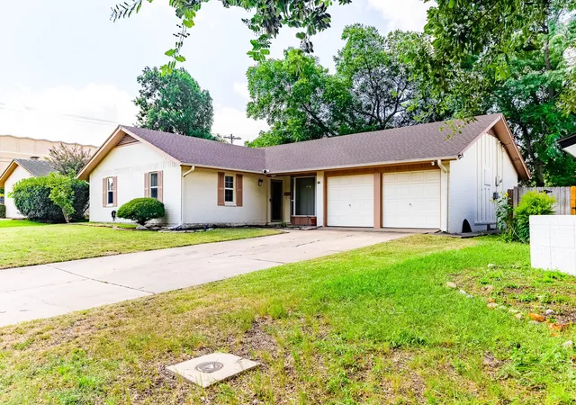2nd image of 1106 Coronet St, Irving, TX 75062 | MLS# 21320609