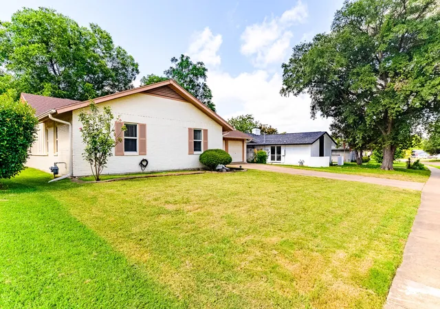 Homes for sale in Irving, TX | 1106 Coronet St, Irving, TX 75062 | MLS# 21320609