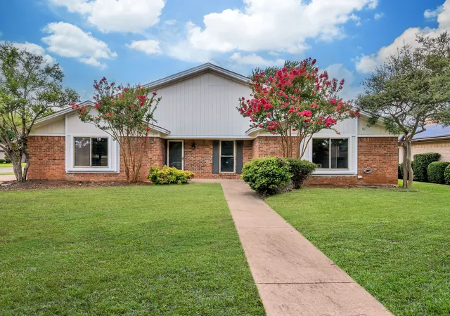 2nd image of 5501 Wood View St, North Richland Hills, TX 76180 | MLS# 21321231