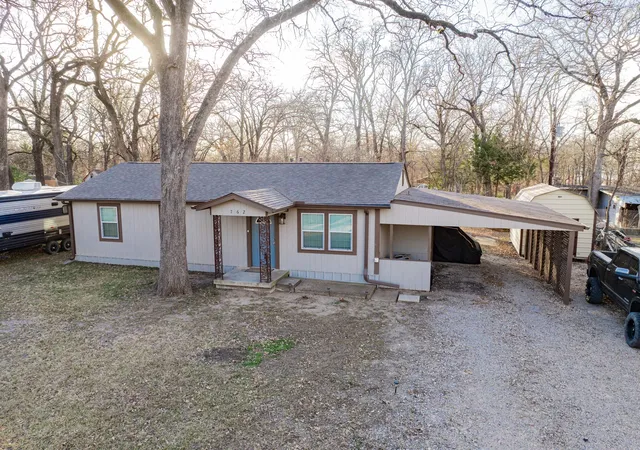 Homes for sale in East Tawakoni, TX | 762 Oak Leaf Trl, East Tawakoni, TX 75472 | MLS# 21320442