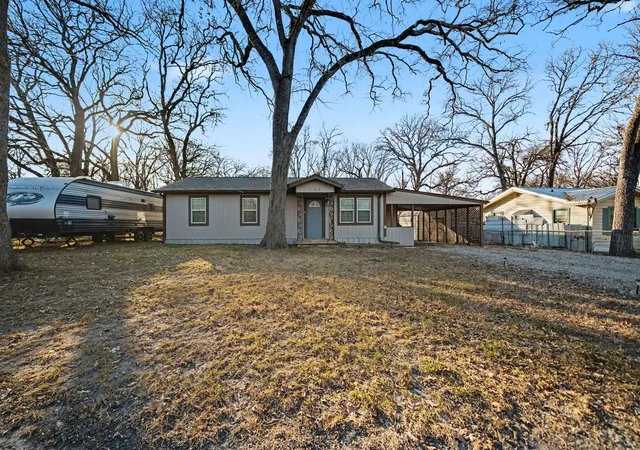 Photo 3 of Single family home for sale at 762 Oak Leaf Trl, Point, TX 75472 | MLS# 21320442 | Listing updated on 2026-09-06