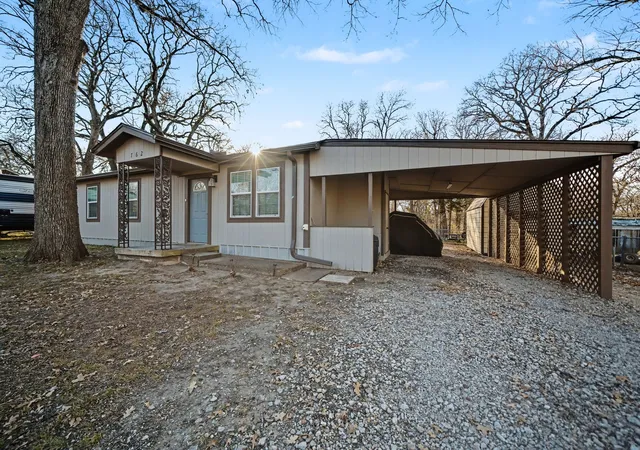 Photo 3 of Single family home for sale at 762 Oak Leaf Trl, Point, TX 75472 | MLS# 21320442 | Listing updated on 2026-09-06