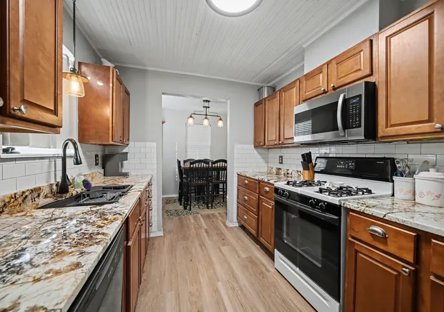 Photo 4 of Single family home for sale at 762 Oak Leaf Trl, Point, TX 75472 | MLS# 21320442 | Listing updated on 2026-09-06