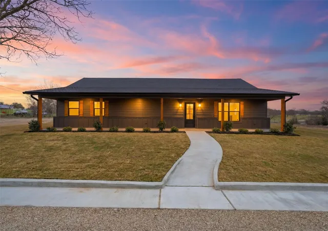 Photo 1 of Single family home for sale at 2303 Pilgrim Ln, Lorena, TX 76655 | MLS# 21319987 | Listing updated on 2026-08-22