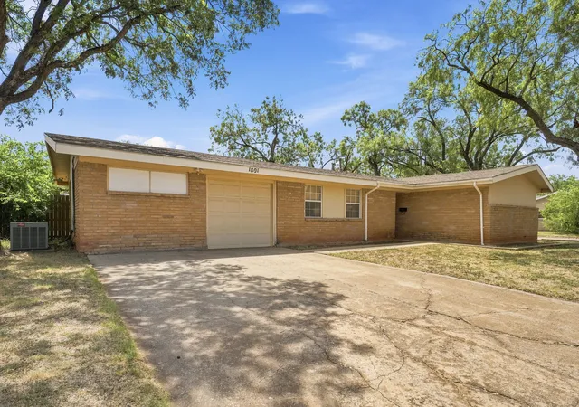 Homes for sale in Abilene, TX | 1801 Mimosa Dr, Abilene, TX 79603 | MLS# 21321229