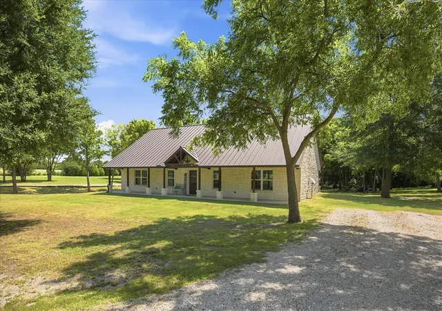 Photo 2 of Single family home for sale at 2301 County Road 1112, Farmersville, TX 75442 | MLS# 21321495 | Listing updated on 2026-08-27