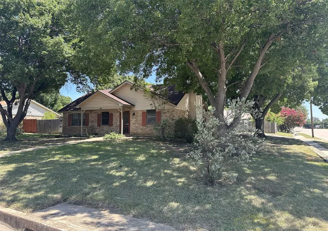 Photo 1 of Sale Pending at 800 Pine Mountain Dr, Burleson, TX 76028 | MLS# 21321498 | Listing updated on 2026-07-18