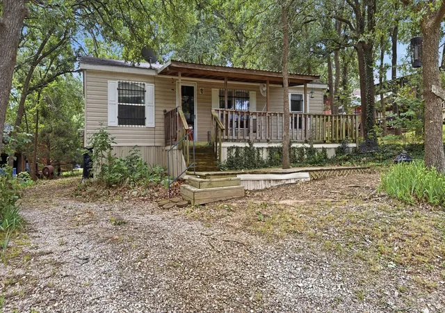 Homes for sale in Gordonville, TX | 945 Lake Rd, Gordonville, TX 76245 | MLS# 21321503
