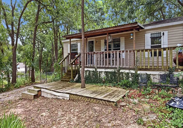 Homes for sale in Gordonville, TX | 945 Lake Rd, Gordonville, TX 76245 | MLS# 21321503