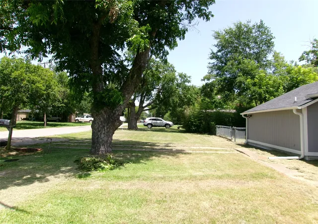 Homes for sale in Bonham, TX | 419 W Evans Ave, Bonham, TX 75418 | MLS# 21316300