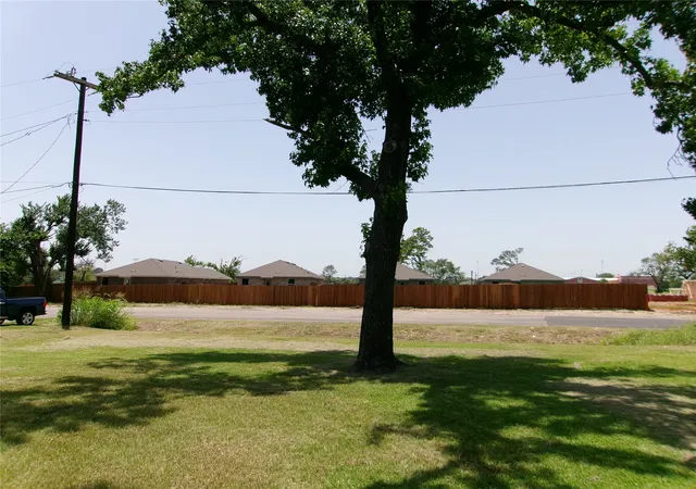 Homes for sale in Bonham, TX | 419 W Evans Ave, Bonham, TX 75418 | MLS# 21316300