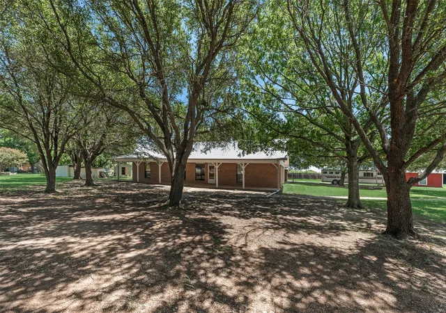 Photo 3 of Sale Pending at 8991 County Road 156, Kaufman, TX 75142 | MLS# 21320372 | Listing updated on 2026-09-29
