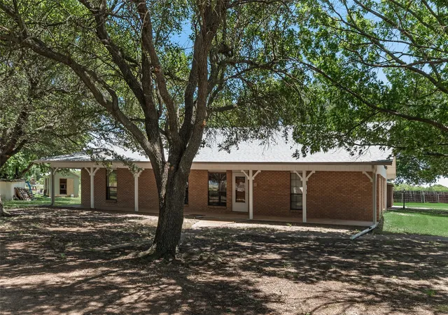 Photo 4 of Sale Pending at 8991 County Road 156, Kaufman, TX 75142 | MLS# 21320372 | Listing updated on 2026-09-29