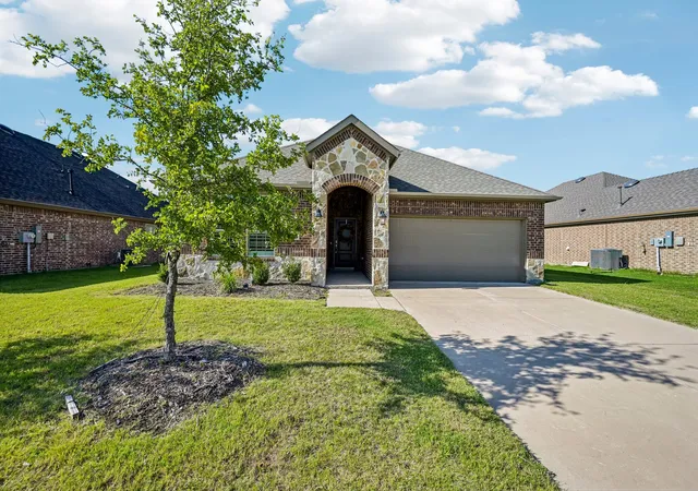 Photo 3 of Single family home for sale at 400 Penn St, Anna, TX 75409 | MLS# 21317980 | Listing updated on 2026-07-16