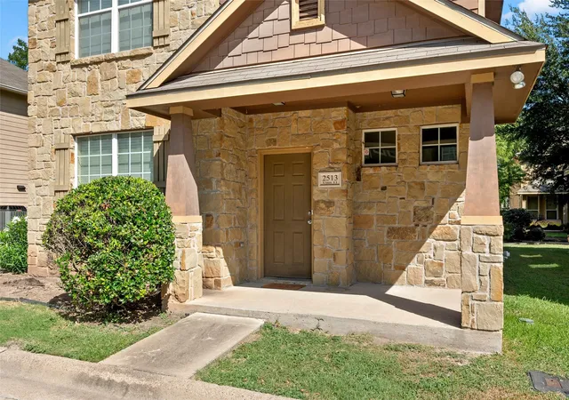 Photo 2 of Townhouse for sale at 2513 S 2nd St, Waco, TX 76706 | MLS# 21317529 | Listing updated on 2026-09-28