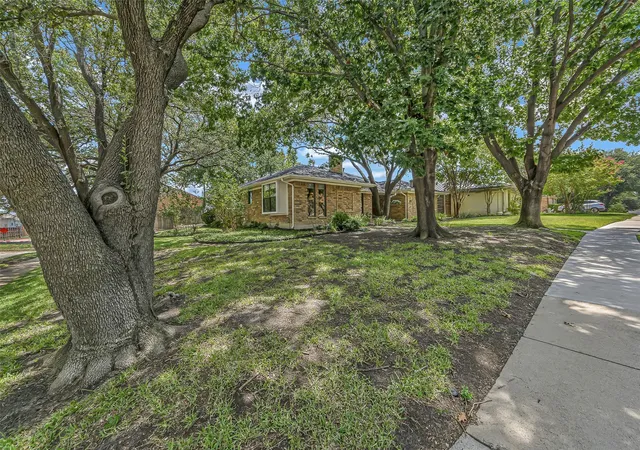 Photo 3 of Single family home for sale at 4020 Flintridge Dr, Irving, TX 75038 | MLS# 21321563 | Listing updated on 2026-07-06