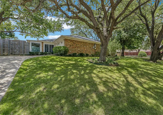 Photo 3 of Single family home for sale at 4020 Flintridge Dr, Irving, TX 75038 | MLS# 21321563 | Listing updated on 2026-07-06