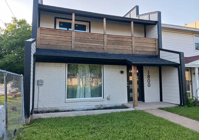 Photo 1 of Townhouse for sale at 1800 Ridgeview Plz, Mesquite, TX 75149 | MLS# 21321584 | Listing updated on 2026-08-22