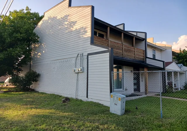 Photo 2 of Townhouse for sale at 1800 Ridgeview Plz, Mesquite, TX 75149 | MLS# 21321584 | Listing updated on 2026-08-22