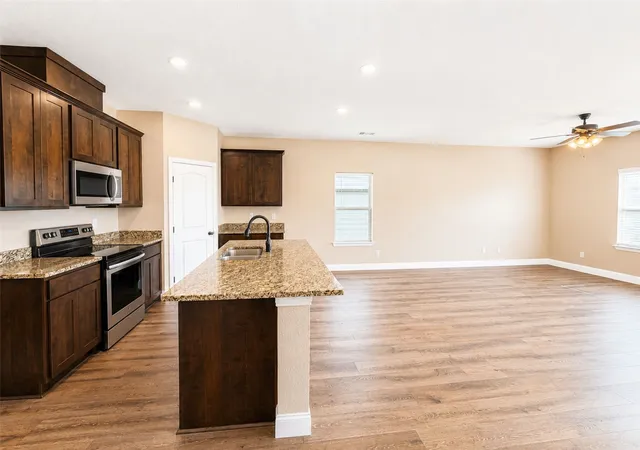 Photo 4 of Single family home for sale at 124 Canales Cir, Greenville, TX 75401 | MLS# 21321581 | Listing updated on 2026-08-24