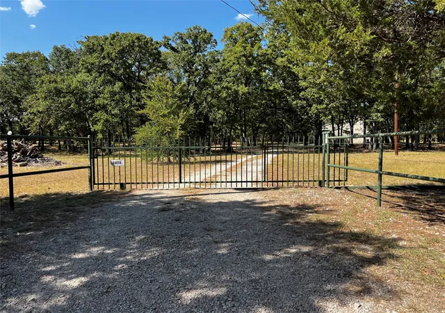Photo 2 of Single family home for sale at 6070 County Road 4068, Kemp, TX 75143 | MLS# 21320953 | Listing updated on 2026-08-23
