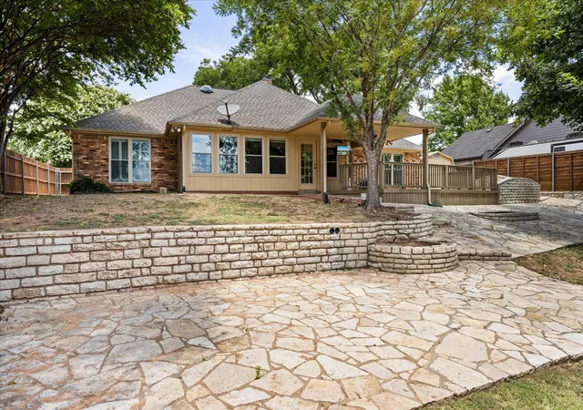 Photo 3 of Single family home for sale at 105 Casas Del Sur St, Granbury, TX 76049 | MLS# 21319618 | Listing updated on 2026-09-01