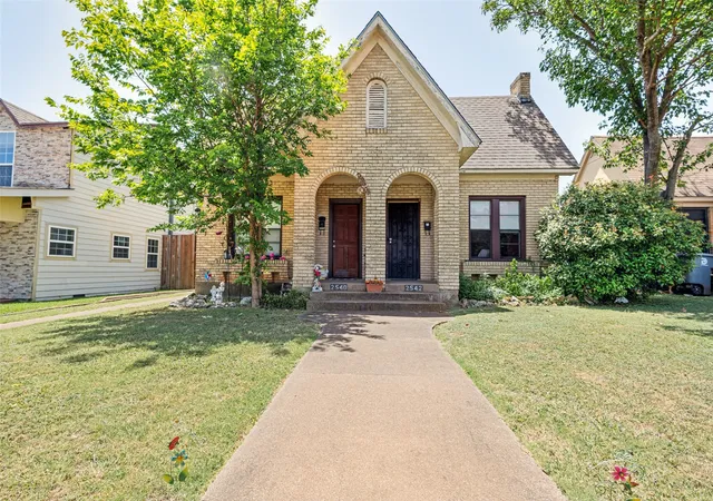 Multi family home for sale at 2542 Gladstone Dr, Dallas, TX 75211 | MLS# 21319088