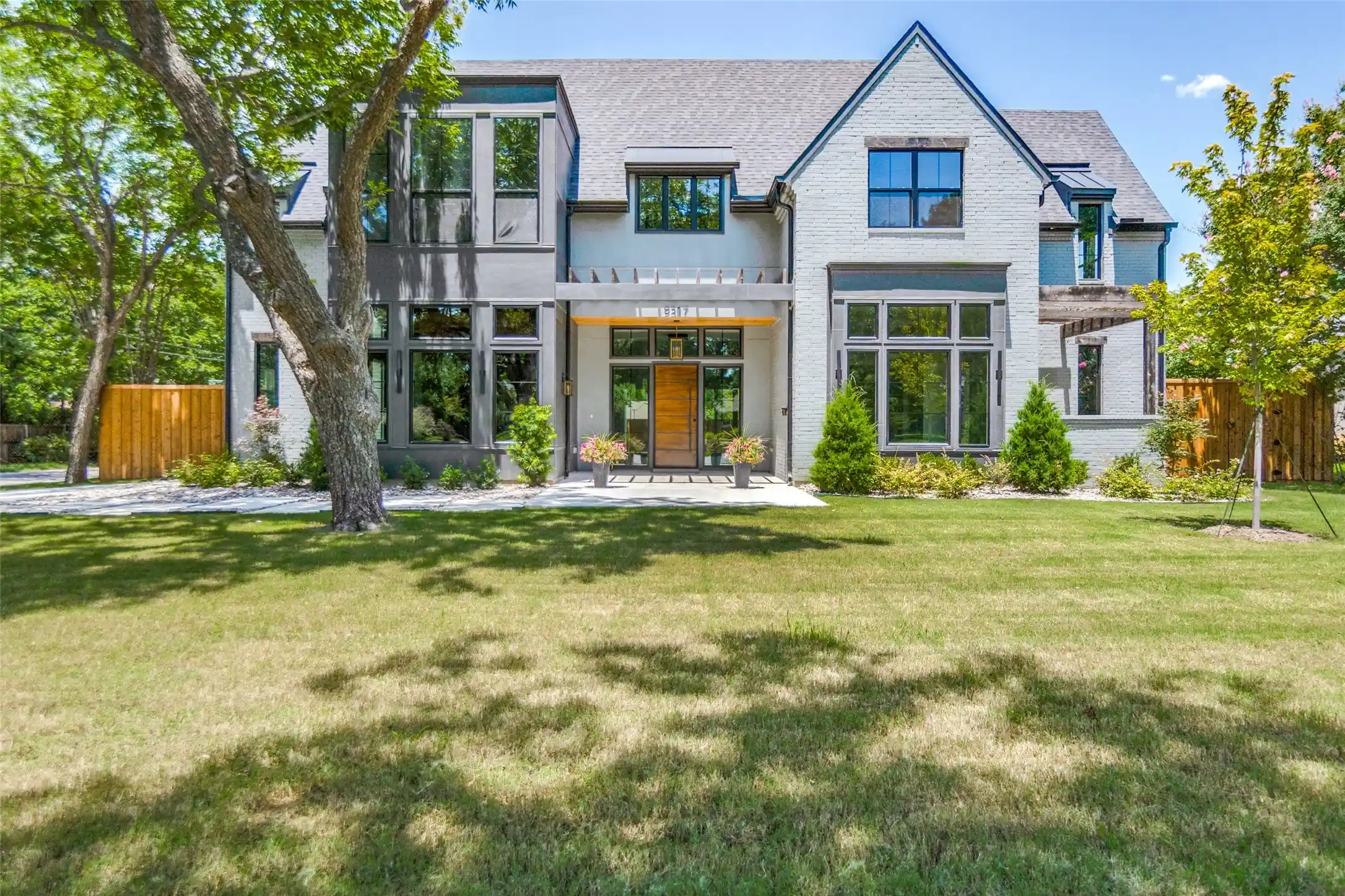 Photo 1 of Single family home for sale at 9317 Redondo Dr, Dallas, TX 75218 | MLS# 21321616 | Listing updated on 2026-10-21