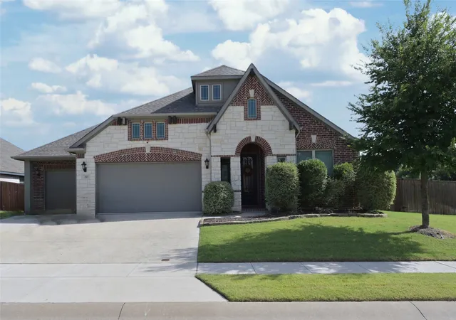 Homes for sale in Justin, TX | 213 Oakcrest Dr, Justin, TX 76247 | MLS# 21319263