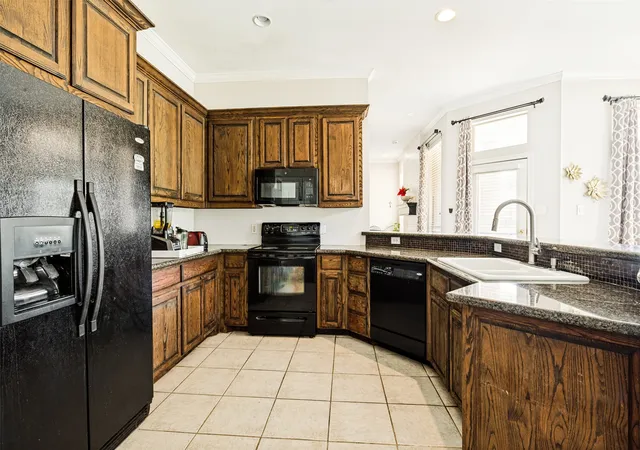Photo 3 of Single family home for sale at 2828 S Lakeview Dr, Cedar Hill, TX 75104 | MLS# 21321639 | Listing updated on 2026-08-30