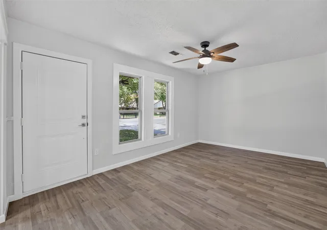 Photo 3 of Single family home for sale at 924 Nolte Dr, Dallas, TX 75208 | MLS# 21321646 | Listing updated on 2026-07-07