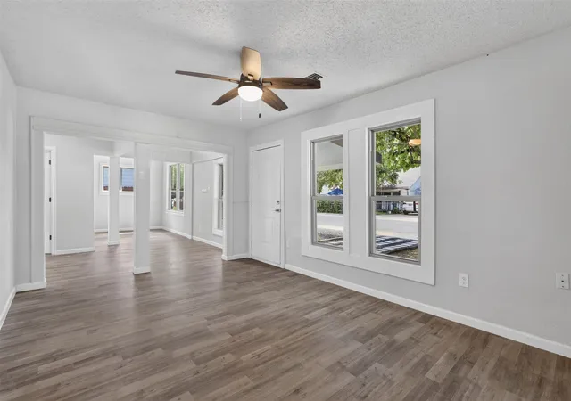 Photo 3 of Single family home for sale at 924 Nolte Dr, Dallas, TX 75208 | MLS# 21321646 | Listing updated on 2026-07-07
