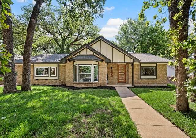 Photo 1 of Sale Pending at 800 Tanglewood Ln, Arlington, TX 76012 | MLS# 21321651 | Listing updated on 2026-10-08