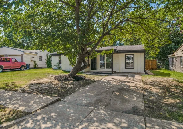 Photo 2 of Sale Pending at 4507 Scottsdale Dr, Mesquite, TX 75150 | MLS# 21321654 | Listing updated on 2026-07-26