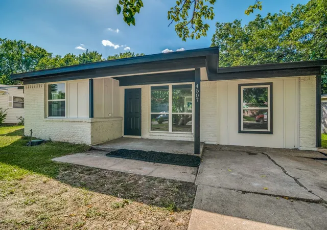 Photo 3 of Sale Pending at 4507 Scottsdale Dr, Mesquite, TX 75150 | MLS# 21321654 | Listing updated on 2026-07-26