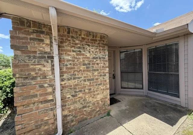 Photo 3 of Sale Pending at 431 Pogue St, Cedar Hill, TX 75104 | MLS# 21321657 | Listing updated on 2026-08-30