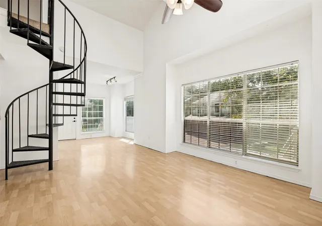 Photo 4 of Condo for sale at 7151 Gaston Ave #902, Dallas, TX 75214 | MLS# 21320504 | Listing updated on 2026-10-04