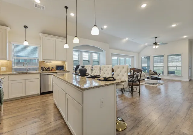 Photo 3 of Single family home for sale at 127 Woodlands Wy, Mesquite, TX 75181 | MLS# 21321685 | Listing updated on 2026-08-25
