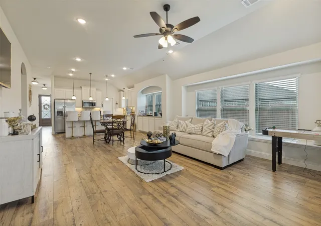 Photo 4 of Single family home for sale at 127 Woodlands Wy, Mesquite, TX 75181 | MLS# 21321685 | Listing updated on 2026-08-25