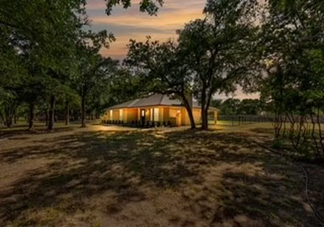 2nd image of 800 Kings Gate Rd, Willow Park, TX 76087 | MLS# 21317246