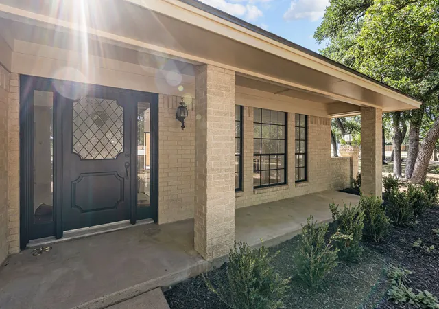 3rd image of 800 Kings Gate Rd, Willow Park, TX 76087 | MLS# 21317246