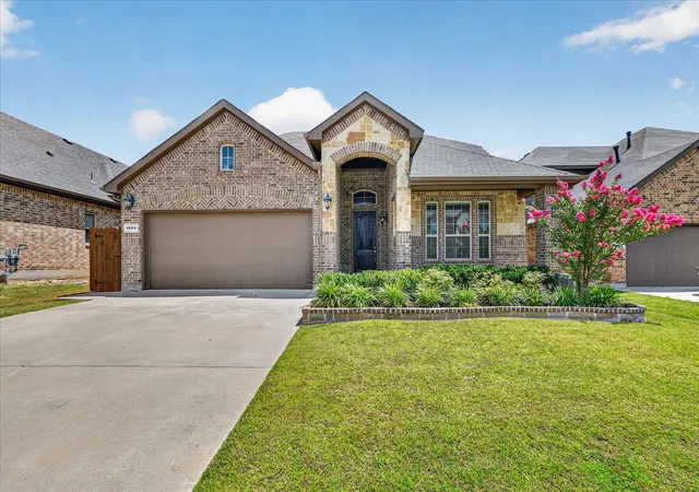 Photo 1 of Sale Pending at 1909 Moonsail Ln, Denton, TX 76210 | MLS# 21321707 | Listing updated on 2026-08-04