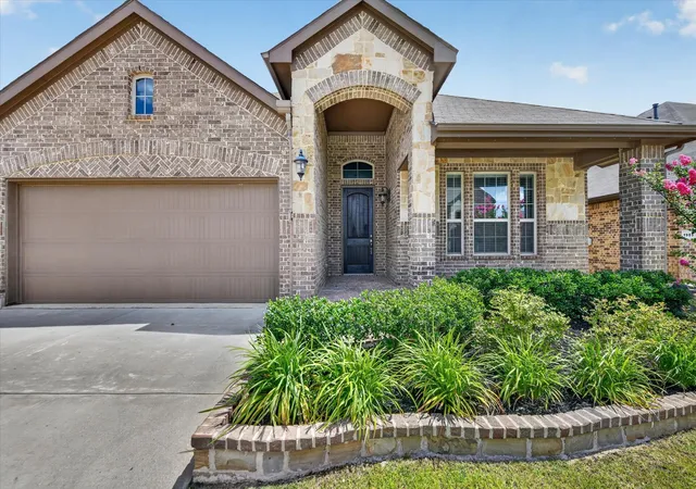Photo 2 of Sale Pending at 1909 Moonsail Ln, Denton, TX 76210 | MLS# 21321707 | Listing updated on 2026-08-04