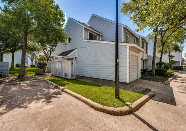 Homes for sale in Irving, TX | 9206 Rodeo Dr, Irving, TX 75063 | MLS# 21321716